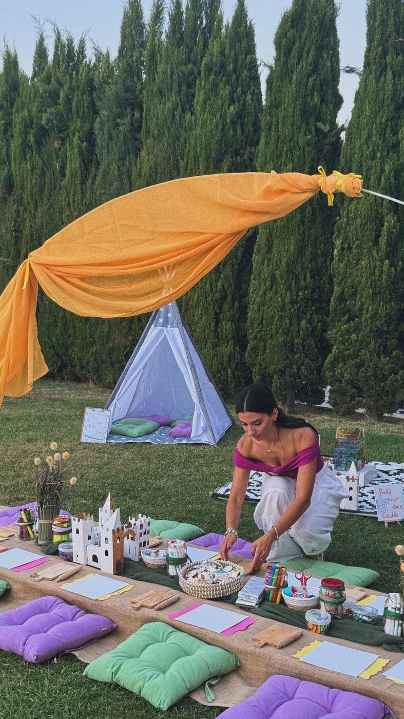 Η ιδρύτρια του Your Best Party στήνει τραπέζι με θέμα κάστρο σε γάμο